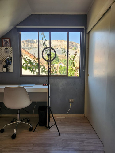 Casa En Venta De 3 Dorm. + Servicio En Colina