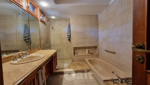 Imagen 14 de 30 de Venta Casa En Villa Belgrano, 4 Dormitorios Y 5 Baños Con Gran Parque!!