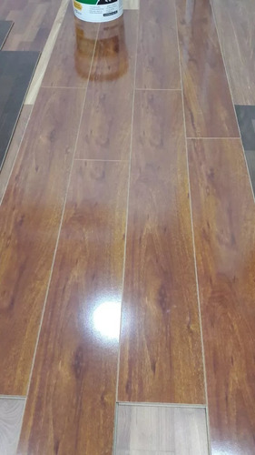 Pisos Flotantes Alto Transito 8.3mm Ac5- Group Soluciones