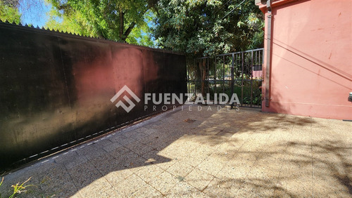 Casa En Venta De 5 Dorm. En Ñuñoa