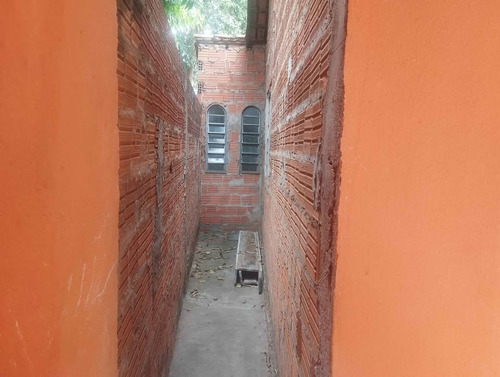 Casa Bem Localizada E Escriturada