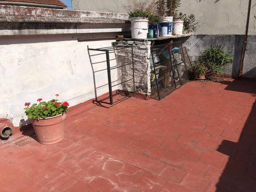Casa 4 Amb Sobre Lote De 10.50 X 18.60 Con Muy Lindo Fondo Libre !!! Terraza Y 2 Baños ! Visitela...