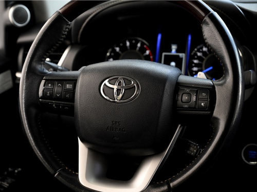 Toyota Hilux SW4 2.8 SRX 4X4 7 LUGARES 16V TURBO INTERCOOLER DIESEL 4P AUTOMÁTICO