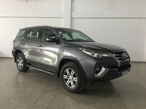 Imagen 7 de 12 de Toyota 2017 Hilux Sw4 Tdi Sr 5as Mt L/16