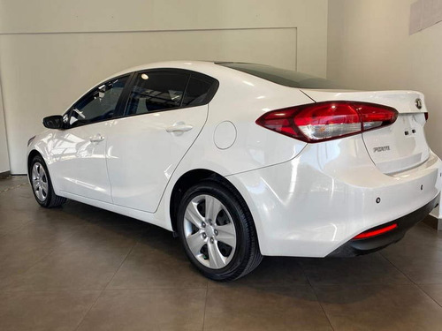 Imagen 10 de 14 de Kia Forte Lx T/m 4 Puertas