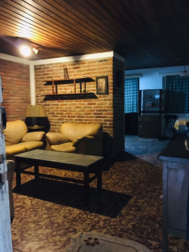 Imagen 4 de 13 de Casa De Dos Dormitorios En Balneario Santa Ana A Dos Cuadras De La Playa Con Amplio Jardín Al Frente