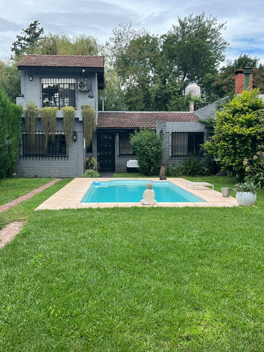 Casa Chalet  En Venta En Barrio Parque El Rocío, Manuel Alberti, Pilar