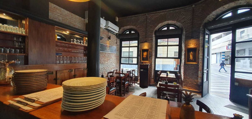 Restaurante Funcionando Con Todas Las Habilitaciones