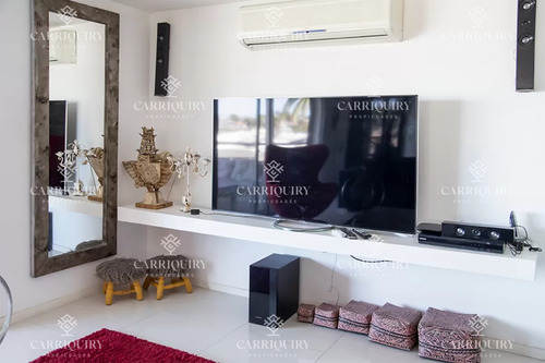 Gran Oportunidad De Venta, En La Zona Del Puerto De Punta Del Este.