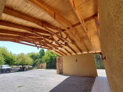 Casa En Venta De 5 Dorm. En Colina Chicureo, Las Brisas
