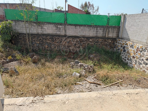 Casa En Venta En Col. Narciso Mendoza Con Amplias Recamaras Y Jardín.