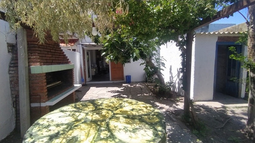Imagen 3 de 16 de A 50mts De La Playa, A Una Del Casino, Jardín, Fondo, Parrillero. Dueño.