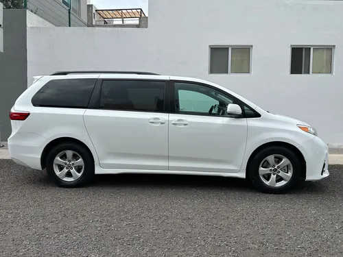 Toyota Sienna 3.5 Le At