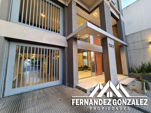 Venta De Departamento De 2 Ambientes Con Balcón Al Frente, Baulera Y Grupo Electrógeno. En Banfield