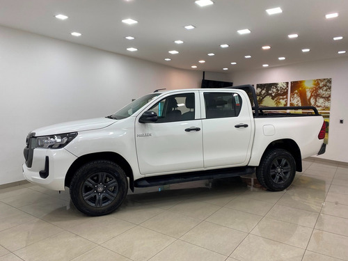 Toyota Hilux 2.7 Cabina Doble Sr Mt