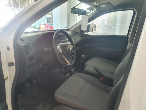 Imagen 10 de 14 de Nissan Np300 2020 2.5 Chasis Cabina Dh Aa Pack Seg Mt