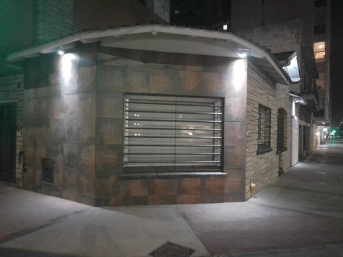 Imagen 14 de 16 de Chalet Excelente Reciclado Tres Ambientes Esquina En Excelente Ubicación La Perla