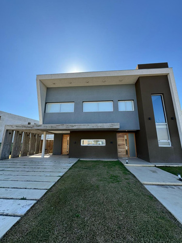 Casa En Terralagos Canning