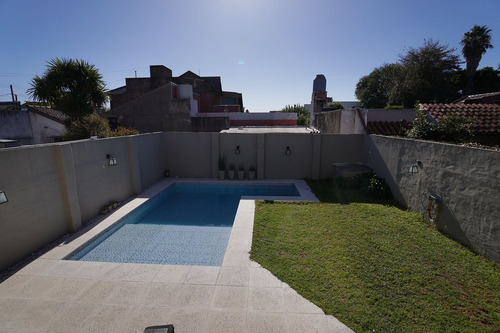 Venta Casa 5 Ambientes Villa Luzuriaga -permuta