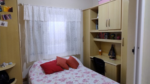 Casa Com 3 Quartos, 2 Banheiros, Salão De Festas Com Churrasqueira, Copa Cozinha, Sala Ampla E Edicula