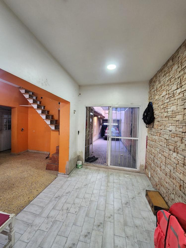 Casa En Venta - 3 Dormitorios 4 Baños - 280mts2 - Villa Lugano