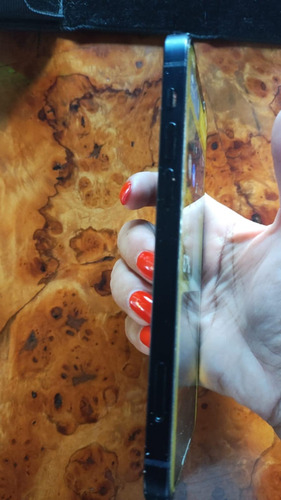 I-phone 12 64 Gb Batería Al 79 % Detalle En El Templado Negro (Usado)