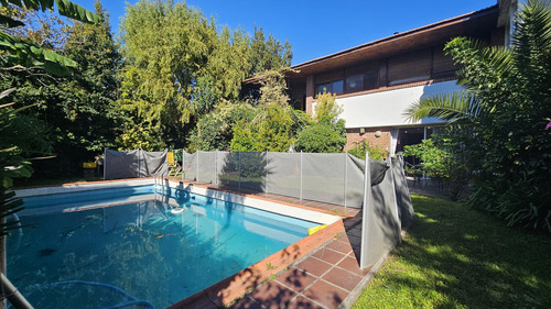 Venta - Chalet Siete Ambientes Con Piscina Y Parque Perimetral - Santa Monica