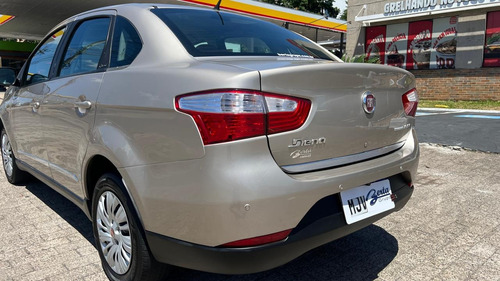 Fiat Grand Siena 1.6 16v Essence Flex Dualogic 4p