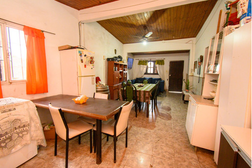 Remax Vende Casa De Dos Dormitorios En Santo Tomé!