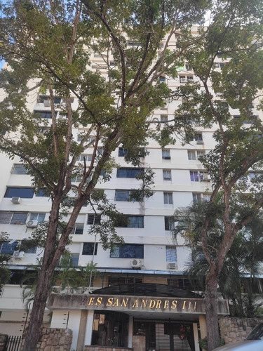 Apartamento  Amoblado En El Conjunto Residencial San Andrés  Iii, Urb. El Bosque. Ubicado En Piso Alto.