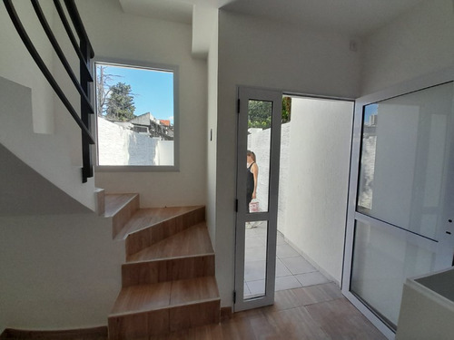 Duplex En Venta En Castelar Sur