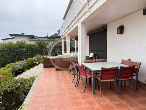 Casa En Venta De 5 Dorm. En Santo Domingo