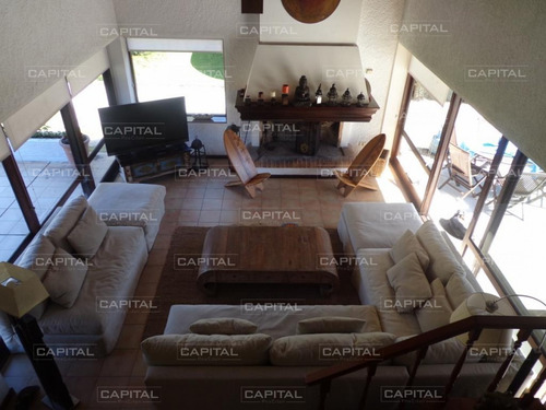 Casa De 5 Dormitorios En Playa Mansa Punta Del Este-ref:28553