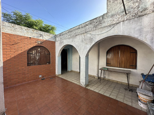 Venta De Casa 4 Ambientes  Con Cocheras En Villa Tesei