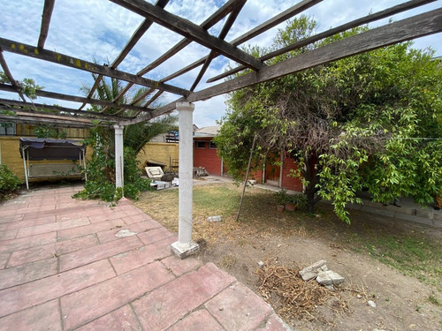 Casa Sólida Con Amplio Terreno, Cercano A Estación De Metro