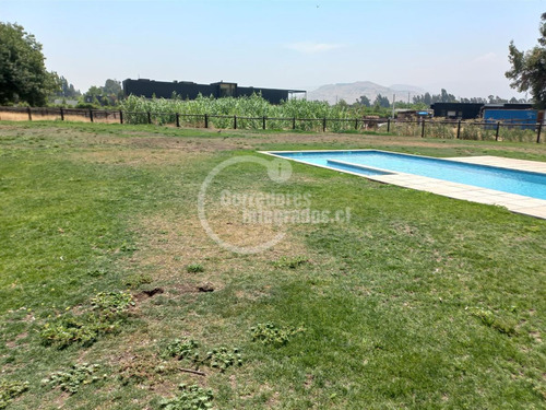 Casa En Venta De 6 Dorm. En Colina