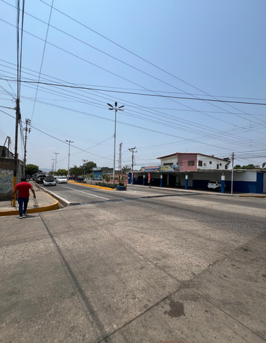 Local En Ubicación De Alto Transito En La Av. Cumanagotos