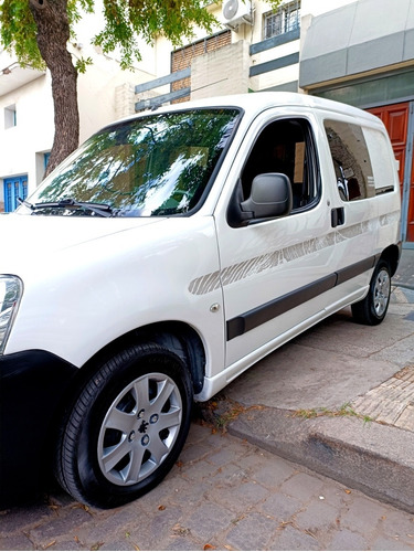 Imagen 5 de 24 de Peugeot Partner 2015 1.6 Hdi Furgon 5as Doble Puerta Lateral