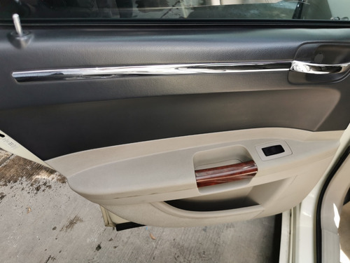 Imagen 11 de 15 de 300c V8 2005