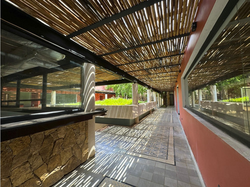 Venta, Propiedad En Avenida Cámara De Comercio, Ideal Para Negocio