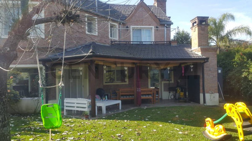 Amplia Casa 3 Dor Con Pileta Y Jardín En Barrancas San José