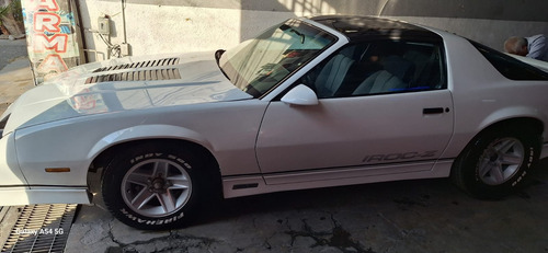 Camaro Iroc Z Modelo 1988, V8.