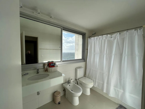 Disponible En Alquiler, Piso Alto, Linda Vista A La Playa Mansa
