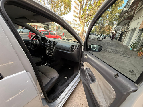 Volkswagen Voyage 1.6 Comfortline 101cv