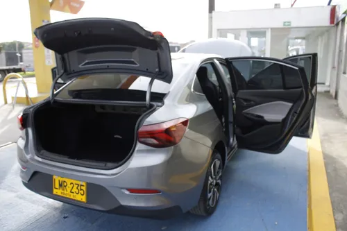 Chevrolet Onix 1.0T Premier Sedan At
