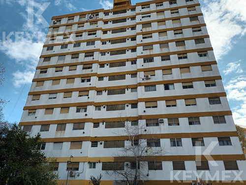 Venta De Departamento De 3 Dormitorios, Refaccionado A Nuevo En Villa Elisa