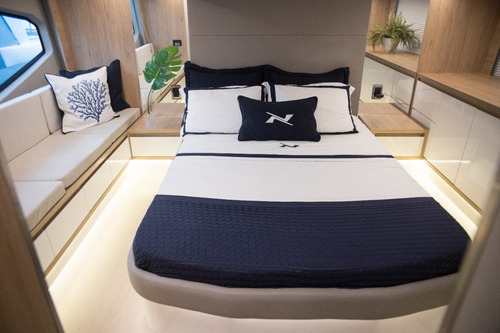 Lancha Nx 50 Invictus Design, Navegabilidade, 24 Pessoas