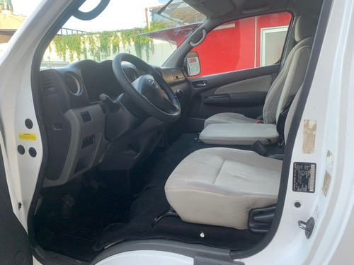Imagen 6 de 15 de Nissan Urvan 2.5 15 Pas Ampliapack Seg Die Mt 2016