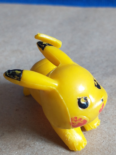 Pikachu Pokémon Bootleg (Usado)