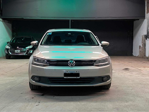Imagen 2 de 11 de Volkswagen Vento 2011 2.5 Luxury 170cv